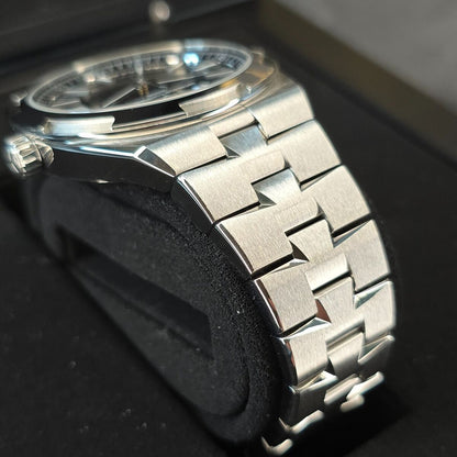 MINT VACHERON CONSTANTIN OVERSEAS 41MM BLACK DIAL